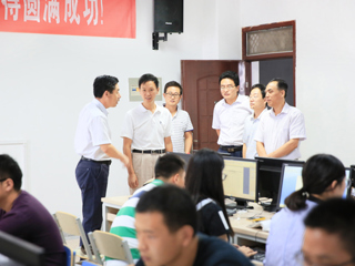 校领导看望参加全国研究生数学建模竞赛的威廉希尔官网师生