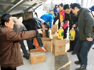 【安徽教育网】淮北师大开展“精准扶贫新春送温暖”活动