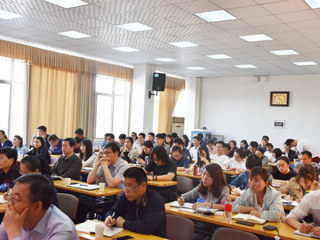 学校召开学生资助工作业务培训会-----2018年辅导员素质能力培训系列之一