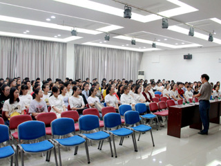 管理学院举办2018级新生发展性适应教育活动