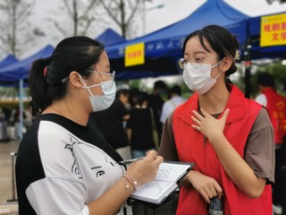 滨湖校区：2021级新生报到工作有序进行